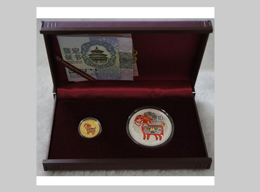 2015羊年圓形彩色金銀紀念幣（套裝)